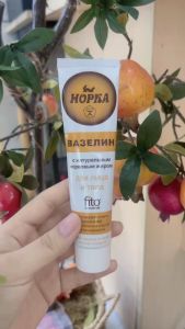 Vaseline Fito dưỡng ẩm cho mặt & cơ thể tuýp 45ml