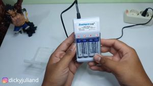 COD Cepat Doublepow Charger Baterai 4 slot AA/AAA with Free 4PCS AA 1200mAh Light Indicator AA AAA Battery Charger / Charger Dengan Baterai AA 4PCS - DP-B02