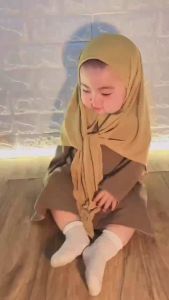 Jilbab Kerudung Segitiga Instan Camelia Anak Perempuan Jersey - Kerudung Anak Wanita /- Kerudung Instan Anak