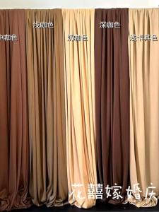 ผ้าคลุมแบบยืดหยุ่นสีนมผ้าไหมเนื้อนุ่มสำหรับงานแต่งงานสไตล์เกาหลีตกแต่งพื้นหลังโรงแรมคอนเสิร์ตฮอลล์