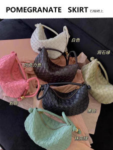 Pomegranate Skirt High-Definition Version Woven Bag Small round Underarm Womens Bag Full Sheepskin Casual Shoulder Bag