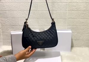 Tas Selempang Wanita Import: Pilihan Tas Berkualitas Tinggi & Fungsi Multifungsi