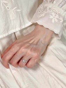 Muted Silver Starfish Ring Unique Personality Design Beach Open Ring Luxury Minimalist Style Cold Tone Finger Ring