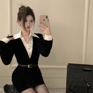 ชุดเดรสสั้นทรงเข้ารูปสีดำ ทรงเข้ารูป เอวสูง แขนยาว ทรงเข้ารูป สไตล์สาวๆ ฤดูใบไม้ร่วง ฤดูหนาว ใหม่ ชุดเดรสผู้หญิง