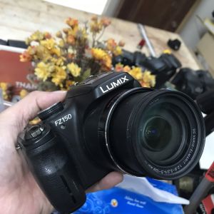 Máy ảnh Panasonic Lumix FZ150 quay phim fullHD