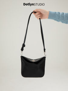 Dotlyn French Luxury Retro Versatile Small Square Bag 2025 New Lock Buckle Simple Commuting Single Shoulder Underarm Bag Women