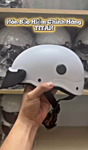 Nón Bảo Hiểm Thêu Logo Chính Hãng TiTan - Mũ Bảo Hiểm Có Lỗ Thông Gió - Hợp Với Mọi Lứa Tuổi - Kiểu Dáng Nón Sơn