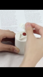 ใหม่ล่าสุด 4in1 เครื่องบดยา กล่องใส่ยาขนาดเล็กแบบพกพา เครื่องตัดยา เครื่องบดกล่องยาขนาดเล็ก pill cutting