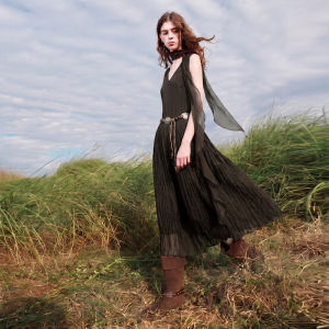 3COLOUR·S | V-neck Sleeveless A-line Dress