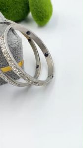 สร้อยข้อมือ สแตนเลสทรงกลมประดับเพชร ดีไซน์เรียบง่าย สไตล์เย็นๆ สร้อยข้อมือแฟชั่นสำหรับผู้หญิง