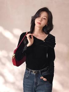 Asymmetric Twisted Velvet Long Sleeve Slimming French Style Top