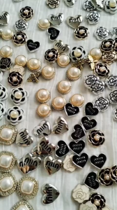 Charm họa tiết giã kim nhiều kiểu dáng dùng trang trí phụ kiện.