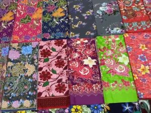 พร้อมส่ง ผ้าถุงเย็บสำเร็จ ผ้าถุงลายปาเต๊ะ กว้าง 20 เมตร ผ้าถุงสำเร็จ ผ้านิ่ม ไม่ลื่น ซับน้ำดี สีไม่ตก