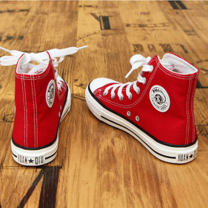 รองเท้าผ้าใบสีแดงสำหรับผู้หญิง สไตล์เกาหลี สวมใส่สบาย ทรงหัวมน พื้นยาง รองเท้าลำลอง ฤดูร้อน 2022 รองเท้าผ้าใบสีพื้น