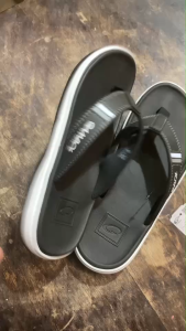 รองเท้าแตะแกมโบลชาย มาใหม่ งานกล่องแท้!  ใครชอบรองเท้าแตะดี ๆ ใส่ทน ใส่สบาย ต้องจัดรุ่นนี้เลย!  ✅ พื้นดีมาก เดินนานแค่ไหนก็ไม่เมื่อย ✅ พื้นไม่ลื่น ปลอดภัย แม้พื้นเปียก ✅ ยางคุณภาพสูง สึกยาก ทน ใช้ได้นาน ✅ ดีไซน์เท่ ใส่ได้ทุกวัน ทั้งอยู่บ้าน เที่ยว หรือเดิ