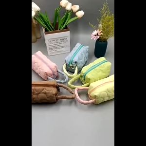 LITTLE DAISY | Flower Puffy Makeup Pouch / Tas Makeup Travel Empuk / Pouch Skincare / Tas Makeup Aesthetic Korea