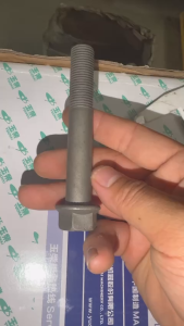 Bu lông vi sai 1094 phi 14 dài phủ 105 bu lông ốc vi sai xe ô tô 7 tấn