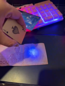 ไฟฟู่ไฟแช็คเท่ๆตรวจธนบัตรและแบงค์ปลอม พร้อมไฟแบล็คไลท์ รุ่นเติมเกสใช้ได้ตลอดไฟแช็กสินค้าพร้อมจัดส่ง อุปกรณ์เดินป่า (ไม่มีสารไวไฟ) (ไม่มีวัตถุไวไฟในตัวสินค้า) ลูกค้า ต้องเติมเชื้อเพลิงเองก่อนใช้งาน