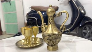 Bộ ly rượu 3 chén bằng đồng họa tiết rồng phượng hầu đồng