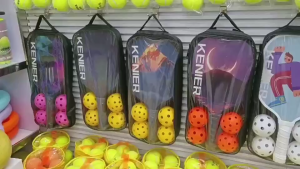 Pickleball Paddle Set of 2 Racquets and 4 Balls Pickle Ball Racket Pickleball Paddles Outdoor Sports