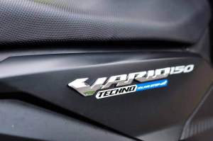 Emblem timbul vario 150 125 logo timbul vario 150 125 2pcs kanan kiri