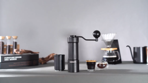 Máy xay hạt cà phê cầm tay chuyên nghiệp 2 trong 1 pin 980mAh 60 cấp độ xay. Thương hiệu Mỹ cao cấp HiBREW - G4C