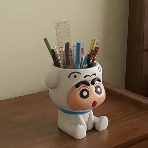 BDO สร้างสรรค์เครยอนชินจังที่ใส่ปากกาสีขาวเล็กๆน่ารักทางเข้าห้องนั่งเล่นโซฟาเด็กเดสก์ท็อปตกแต่งของขวัญของประดับตกแต่ง