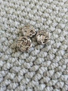 Vàng Thu Đông Quần Áo Nút Khóa Kim Loại Áo Khoác Len Lông Áo Khoác Ngoài Nữ Khóa Học Hoa Nút