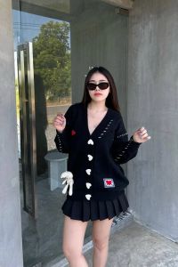 MesubShop สเวตเตอร์ไหมพรม แต่งตุ๊กตากระต่าย เกาหลีสุด 🍞 กระดุมใช้งานได้จริง รุ่น ลิซ่า