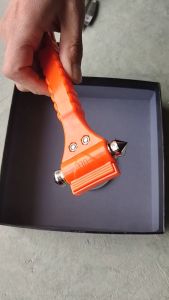 Newyorkbigsale ที่ทุบกระจกรถ ค้อนทุบกระจกรถ นิรภัย พร้อมใบมีดตัดสายคาดนิรภัย No.Y2166