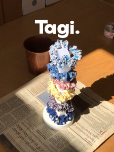 Tagi. Pearl Pleated Little i Pendant Hair Tie