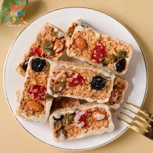 Yummy1988😋พร้อมส่ง💯 โยเกิร์ตข้าวโอ๊ตผสมเชอร์รี่อบแห้ง อัลมอนด์ ลูกเกด แบล็คเคอร์แรนท์ เมล็ดฟักทอง โภชนาการสูง