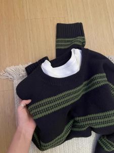 เสื้อสเวตเตอร์คอตั้งลายทางหนาสำหรับผู้หญิง ฤดูใบไม้ร่วง/ฤดูหนาว ทรงหลวม แขนยาว ปกติ 2025 ฤดูใบไม้ผลิ