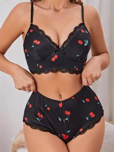 Bộ Đồ Ngủ Nữ Chất Liệu Mềm Mại In Họa Tiết Cherry Mùa Hè Áo Hai Dây Cổ Sâu Chữ V Và Quần Lót Thiết Kế Thoải Mái Mặc Nhà Kèm Áo Ngực Và Quần Lót.