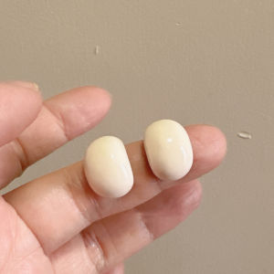 French Elegant Waterdrop Bean Stud Earrings Simple Luxury High Quality White Enhancing Womens Jewelry Fashionable New 2025