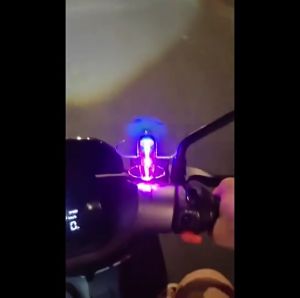 โมเดลเครื่องบินลำเล็ก มินิเครื่องบินไฟ นําไฟตกแต่ง เมื่อใบพัดหมุน จะทำให้เกิดแสงสว่าง เหมาะสำหรับติดตั้งไว้ บน รถจักรยานยนต์ รถย