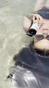 เซรั่มบำรุงเส้นผม เซรั่มบำรุงผมหยิก เซรั่มเคราตินบำรุงผม เซรั่มอีลาสตินผสมเคราติน น้ำมันดัดผม ซ่อมแซมผมเสียและบำรุงเซรั่มผมหยิก ช่วยให้ลอนผมสวย นุ่มลื่น ทำให้ผมนุ่มสลวย เงางาม เรียบสวย และมีสุขภาพดี