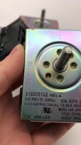 316305102   สวิตช์อิเล็กทรอนิกส์แบบกลไกพร้อมปลั๊กไฟสำหรับเตาอบ