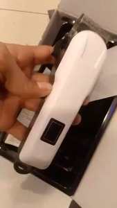 COD  รับประกัน 1 ปี เครื่องตัดแต่งขนแบบมืออาชีพสำหรับผู้ชายเครื่องตัดผมไร้สายที่ตัดขนแบบชาร์จไฟได้809A ตัดผม