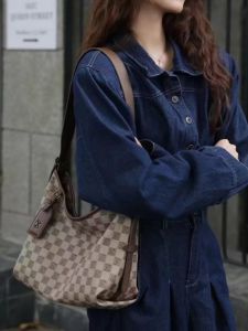 Catwalk Airport Bag New Arrival Avisman Genuine Leather Chessboard Plaid Crossbody Underarm Bag Mid-Ancient Large Capacity Tote Womens Bag