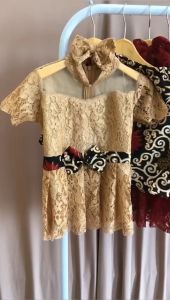 9 Toko Setelan Baju Adat Anak Perempuan Kebaya Modern Kutu Baru Brokat (Gratis Pita Jepit)