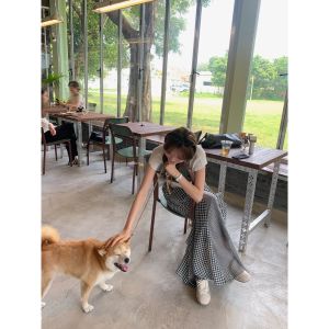 Chân Váy Đen Trắng Kẻ Caro Cổ Điển