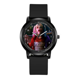 นาฬิกาข้อมือ Marvel จอมมายาการ์ตูน the Joker Batman Superman Captain America Thor แบบมีสายปีก หน้าปัดสีดำและสีขาว วัสดุอะคริลิก