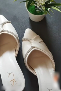 Sandal Wisuda Heels Bapau Hak Tahu Chunky 5cm Tali Mutiara Samping Selop / Sandal Heels Cantik