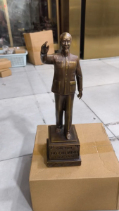 Tượng bác Hồ Hồ chủ tịch chất liệu bằng đồng vàng MS95