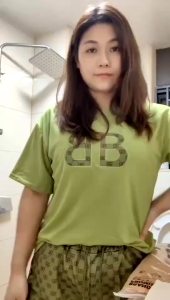 2ชิ้น เสื้อ+กางเกงขาสั้น ลายหมี แฟชั่นชุดลำลอง แบบสายเกาหลีมากแม่ เสื้อยืดแขนสั้นกางเกงขาสั้นหลวมๆ ชุดสูทแฟชั่นสำหรับผู้หญิง แบรนด์เทรนด์ตัวอักษรเพชร