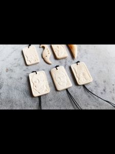 Variasi Kalung Tulang Sapi Asli Bermacam Macam Bentuk Dan Ukiran