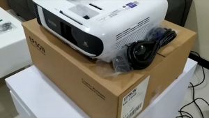 Proyektor Epson EB FH52