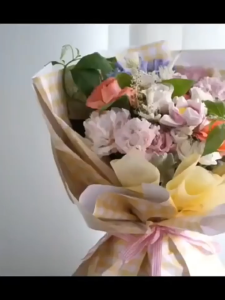 【20pcs】58*58cm Lattice Wrapping Paper Waterproof Gift Wrapping Paper Bouquet Decorative Wrapping Paper