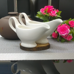 ELEGANT WHITE CERAMIC GRAVY CREAM OR SYRUP BOAT SAUCE SERVER W/ SPOUT & PEDESTAL BASE